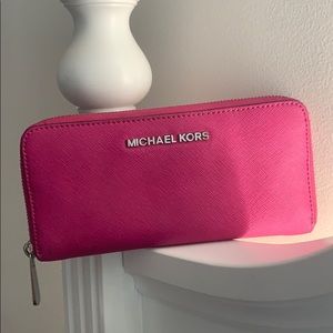 Michael kors pink wallet